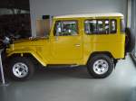 Profilansicht eines Toyota FJ40 Landcruiser. 1960 - 1984. Der abgelichtete Landcruiser stammt aus dem Baujahr 1977. Classic Remise Dsseldorf am 26.02.2012.