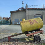 Ein kleiner Kesselanhänger, so gesehen im März 2026 in der Nähe der Hattinger Henrichshütte.