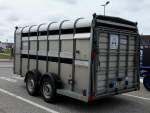 Tandemachsen Viehtransport Anhänger  Heckansicht am Fährhafen von Wyk auf Föhr 14/07/2013
