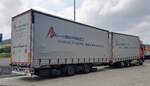 =Scania R 450-Hängerzug von MH SPED rastet an der A 7 im Juli 2021
