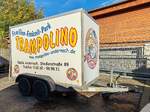 =Tandemanh�nger als Werbetr�ger f�r den Familien-Freizeit-Park TRAMPOLINO
steht auf dem Ausstellerparkplatz bei der Bulldogmesse in Alsfeld, 10-2025