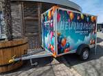=Anh�nger von HELIUMBALLON TH�RINGEN steht im April 2026 im EGA-Park in Erfurt