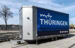 =Tandemanh�nger vom MDR Th�ringen steht im April 2026 in Erfurt