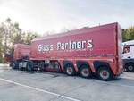 =Scania-Sattelzug von GLASS PARTNERS steht auf einem Rastplatz an der A 7, 10-2022