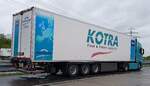 =Scania R 450-Sattelzug des Logistikers KOTRA steht im Mai 2021 an der A3