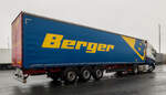 =Volvo FH-Sattelzug vom CONTAINER-TERMINAL-SALZBURG mit einem Sattelauflieger der Firma BERGER, 12-2023