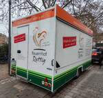 =Verkaufsanhänger vom Bauernhof RETTIG steht auf dem Wochenmarkt in Wiesbaden, 12-2025