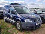 =VW Caddy vom THW OV GRÜNBERG, abgestellt auf dem Parkplatz der RettMobil im Mai 2022