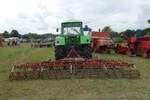 Ackerschlepper mit Grubber / am 20.08.2022 beim TOCH-Treffen (Traktoren Oldtimer Club Hamburg von 1988) in HH-Neuengamme  /