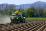JD 6155R mit Kartoffelpflanzmaschine ALL IN ONE PROFI bei der Arbeit, April 2026
