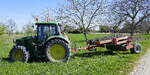 JD 6330 Allradschlepper mit angeh�ngter Scheibenegge ROLLMOT in Transportstellung, April 2026