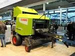 Claas Rollant 340 RC am 18.11.17 auf der Agritechnica in Hannover 