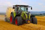 Claas Arion 650 mit Krone VaroPack V165XC Rundballenpresse am 13.07.26 bei Langenselbold