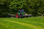 Nagelneuer LU Schmidt Ronneburg Fendt Vario 728 mit Claas Disco Mähkombination am 27.04.24 rund um Ronneburg