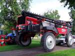 Miller_NITRO4275 das  Selbstfahrende-Pflanzenschutzspritzmonster  anl�sslich einer Maschinenausstellung bei Reichersberg;100808