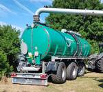 =Kumm KTD 28 Pumptankwagen des Lohnunternehmens HERRLICH,  steht auf einer der Austellungsflächen beim Bürgerfest  200 Jahre Landkreis Fulda  auf dem Gelände von Schloß Fasanerie