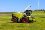 LU Schmidt Ronneburg Claas Jaguar 950 am 28.04.26 bei Nieder-Seemen am Rande des Vogelsberg beim 1. Schnitt H�ckseln