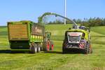 LU Schmidt Ronneburg Claas Jaguar 950 mit Fendt Vario 728+ Krone TX460 am 28.04.26 bei Nieder-Seemen am Rande des Vogelsberg beim 1. Schnitt H�ckseln