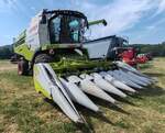 =Claas Lexion 760 mit Schneidwerk f�r die Maisernte, ausgestellt beim Firmengeburtstag:  66 Jahre Lohnunternehmen HERRLICH  aus Langenbieber, 06-2026