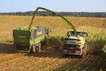 LU Schmidt Ronneburg mit dem nagelneuen Claas Jaguar 1200 und Orbis 10500 am 23.08.23 bei der Maisernte 2026 zwischen Langenselbold und Ronneburg 