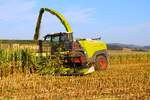 LU Schmidt Ronneburg mit dem nagelneuen Claas Jaguar 1200 und Orbis 10500 am 23.08.23 bei der Maisernte 2026 zwischen Langenselbold und Ronneburg 