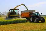 Fendt 820  mit Joskin Kipper und LU Schmerer Krone Big X1180 bei Echzell am 29.05.26 bei der GPS Ernte 