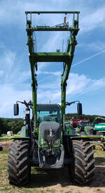 =Fendt Cargo 5x-Frontlader, angebaut an einen Fendt Vario, gesehen beim Firmengeburtstag:  66 Jahre Lohnunternehmen HERRLICH  aus Langenbieber, 06-2026