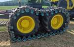 ==Antriebsketten des John Deere Timberjack 1510 G,  gesehen beim Firmengeburtstag:  66 Jahre Lohnunternehmen HERRLICH  aus Langenbieber, 06-2026