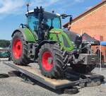 =Fahr�bungen auf der Wippe mit Fendt Vario 724 beim Firmengeburtstag:  66 Jahre Lohnunternehmen HERRLICH  aus Langenbieber, 06-2026