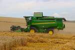 LU Schmidt Ronneburg beim Weizen Dreschen am 20.07.25 mit einen John Deere T550 i Hillmaster