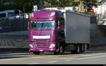 LKW DAF mit Pritschenaufbau unterwegs in der Stadt Winterthur am 28.07.2026