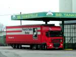 DAF-XF(Truck&Trailer-Rental) einer Deutschen Spedition hat sich eine SB-Tankstelle der  Lagerhausgenossenschaft Geinberg-Ried zum Tanken auserkoren; 090331