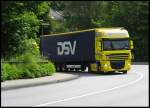 Juni 2012 / einen typischen  Anstieg im Sauerland mit engen Kehren nimmt der  DAF XF 105 vom Logisticer DSV..