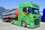 Ein DAF Tanksattelzug von Huber am 27.6.26 beim Trucker Festival Interlaken.
