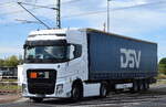 Ein Sattelzug für die DSV Air & Sea Germany GmbH mit Ford F-MAX 500 Zugmaschine (Ist ein Lastkraftwagen des türkischen Herstellers Ford Otosan, einem Joint-Venture zwischen Koç Holding