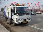 Deswegen sind Chinas Straßen so sauber: nur wenige Minuten später folgt das nächste Straßenreinigungsfahrzeug in Shouguang, 6.11.11