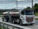 Ein Iveco Milch-Hängerzug von Transports Froidevaux am 11.9.25 beim Grauholz.