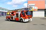 Feuerwehr Hanau IVECO DLK 23/12 (Florian Hanau 1-30-1) am 06.05.23 bei einem Fototermin