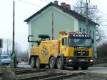 MAN;Abschleppdienst der Fa. Kampel quert einen Bahnbergang bei Bruck an der Leitha;100223