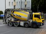 MAN-Betonmischwagen mit Abzugsf�rderband am Weg zur n�chsten Baustelle; 260909
