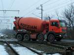 Betonmischwagen von KOTZIAN quert die Eisenbahnkreuzung bei Bruck/Leitha;100204
