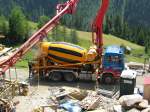 MAN TGA 33.410 Betonmischer/-pumpe auf einer Baustelle in den Tiroler Bergen zwischen Oetz und Khtai.
