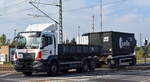 Borgsdorf-Recycling GmbH mit einem MAN TGS 26.470 Abrollkipper + Hänger am 27.09.23 Höhe Bahnübergang Bahnhof Rodleben.