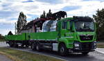 Raiffeisen Waren GmbH (Baustoffe) mit einem MAN TGS 26.430 Baustofftransporter (Selbstlader) als Hängerzug am 20.09.23 Höhe Bahnübergang Bahnhof Rodleben.