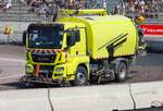 MAN TGS 18.420 mit Maurer Fahrzeugbau Aufbau Kehrmaschine beim Iron Drift King am 14.08.26 in Ferropolis