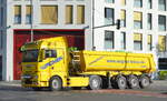 Wagner Straßen-, Tief- & Rohrleitungsbau GmbH mit einem MAN Sattelkipper am 08.11.22 Berlin Adlershof.