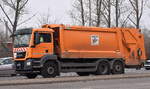 Schmidt Kommunalfahrzeuge GmbH mit einem MAN TGS 26.320 Müllentsorgungsfahrzeug aus Berlin am 02.03.23 Berlin Marzahn.