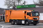 Ein MAN TGS 26.320 Müllentsorgungsfahrzeug Fa. MZK in der polnischen Stadt Kostrzyn nad Odrą am 13.03.24