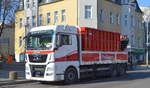 Die Fa. Pollems GmbH aus Berlin mit einem MAN TGX 26.460 LKW mit Pritschenaufbau/ Selbstlader am 01.03.21 Berlin Karlshorst. 