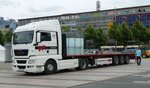 =MAN-Sattelzug der Firma  JAPO  steht zur Beladung in Leipzig, Juli 2016